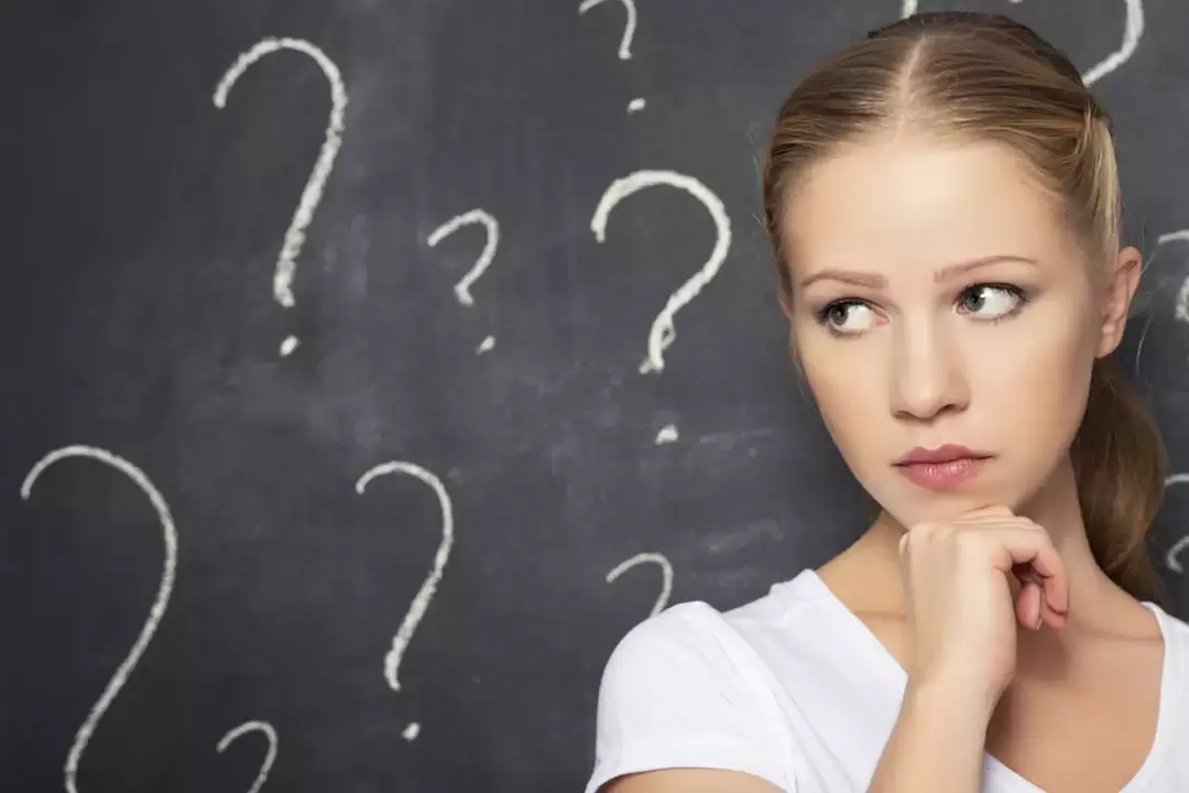 girl thinks about combining alcohol with antibiotics